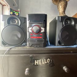 CD Stereo With FM Radio And Clock (willing To Negotiate)