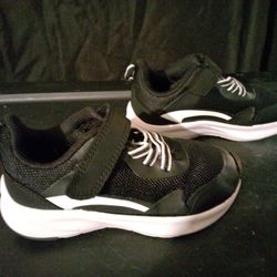Athletic Works Toddler Girl Mesh Jogger Sneakers.