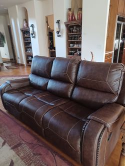 Rocker recliner love seat and recliner sofa. Manual control