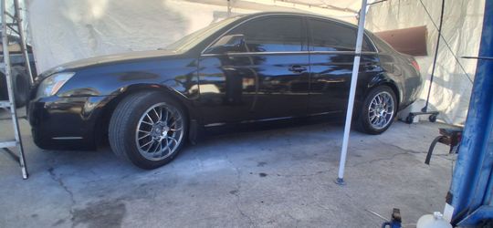 2005 Toyota Avalon v6 4 door Black