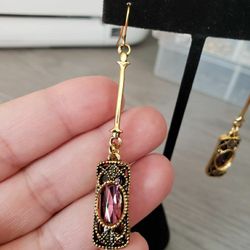 Purple vintage pendients