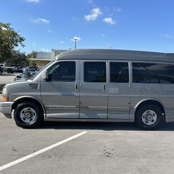 2008 GMC Savana-Van