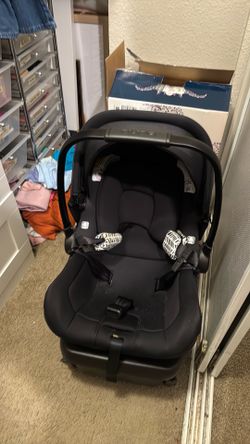 Nuna Pipa Infant Car seat and three bases