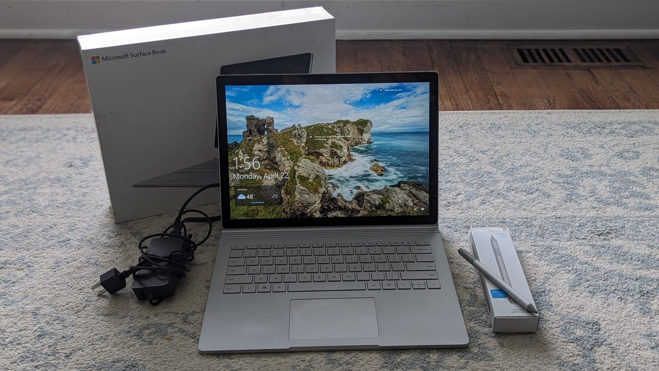 Microsoft Surface Book 2 13.5 i5 @ 2.60 GHz 8GB 256GB and Pen