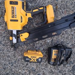Dewalt DCN2121PL  31deg  Framing Stud Nailer Almostmew.  For Picip Fremont Sea No lowball offers please. No trades. 