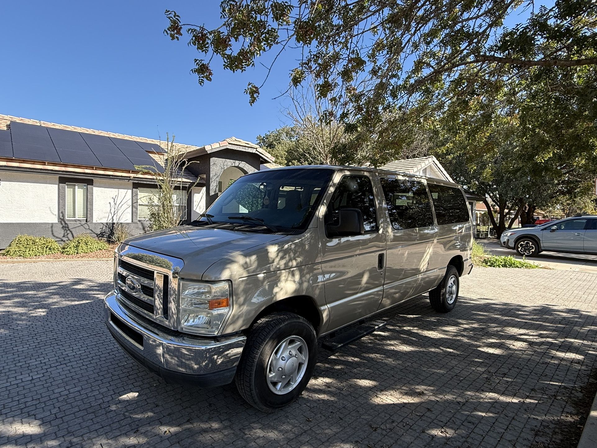 2012 Ford E350 Super Duty Passenger Van – XLT
