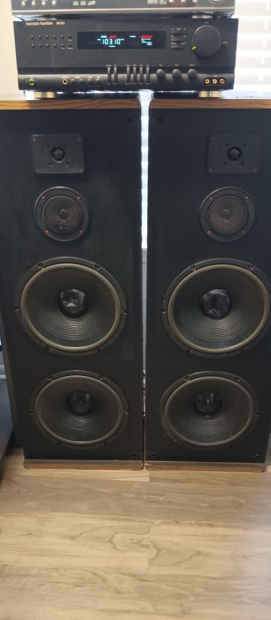 Harman kardon avr20 II surround sound amplifier receiver dolby 5.1 no remote  pair of klh vintage floor speakers 3 ways