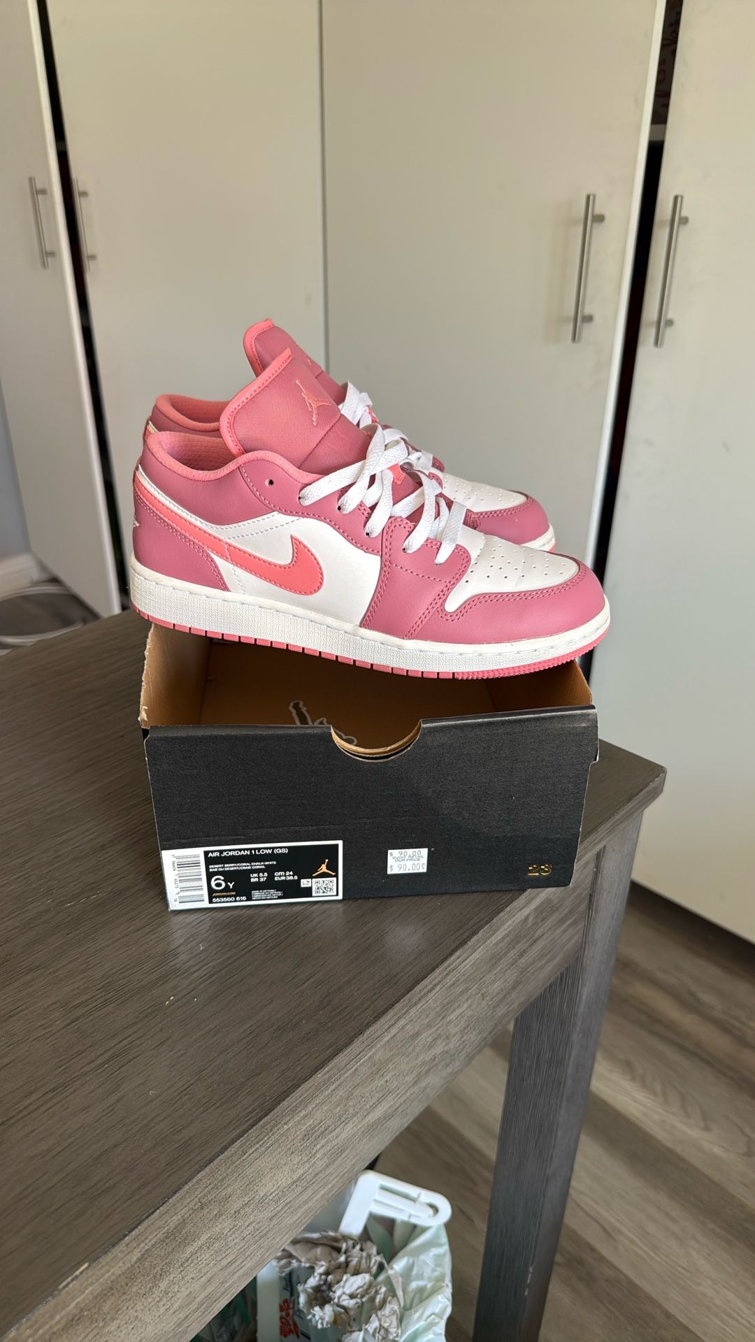 Jordan 1 Low Size 6 Youth= 7.5 Women’s