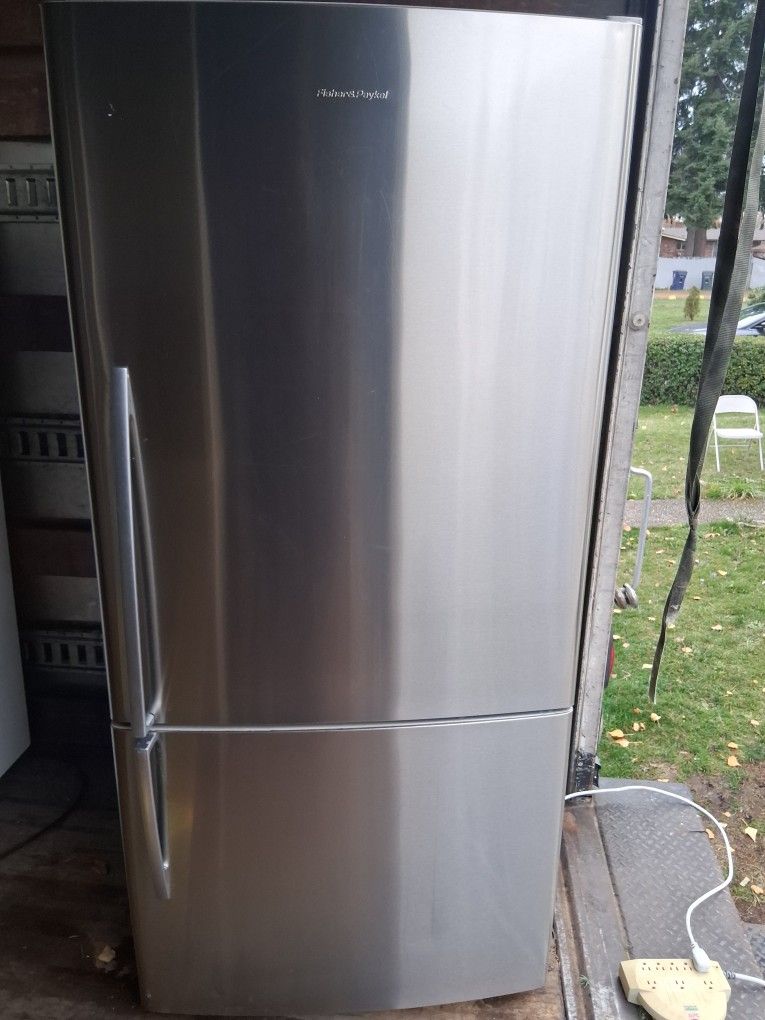 Fisher Paykel Refrigerator 
