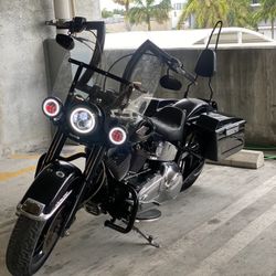 2011 Harley Davidson Heritage Softail Classic . (Vance  and Hines exhaust) 