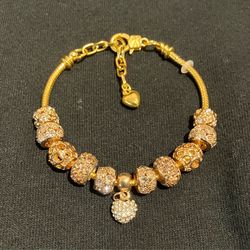 Brand new heart pedant charm bracelet with gift bag