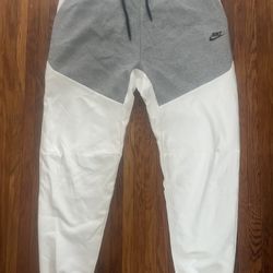 Nike Sportswear Club Fleece Joggers Men’s Large – White/Grey – Brand New with Tags