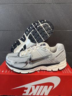 Nike Air Zoom Vomero 5 'Photon Dust Metallic Silver' Women's Size 9.5 (8 Men’s) FD0884-025