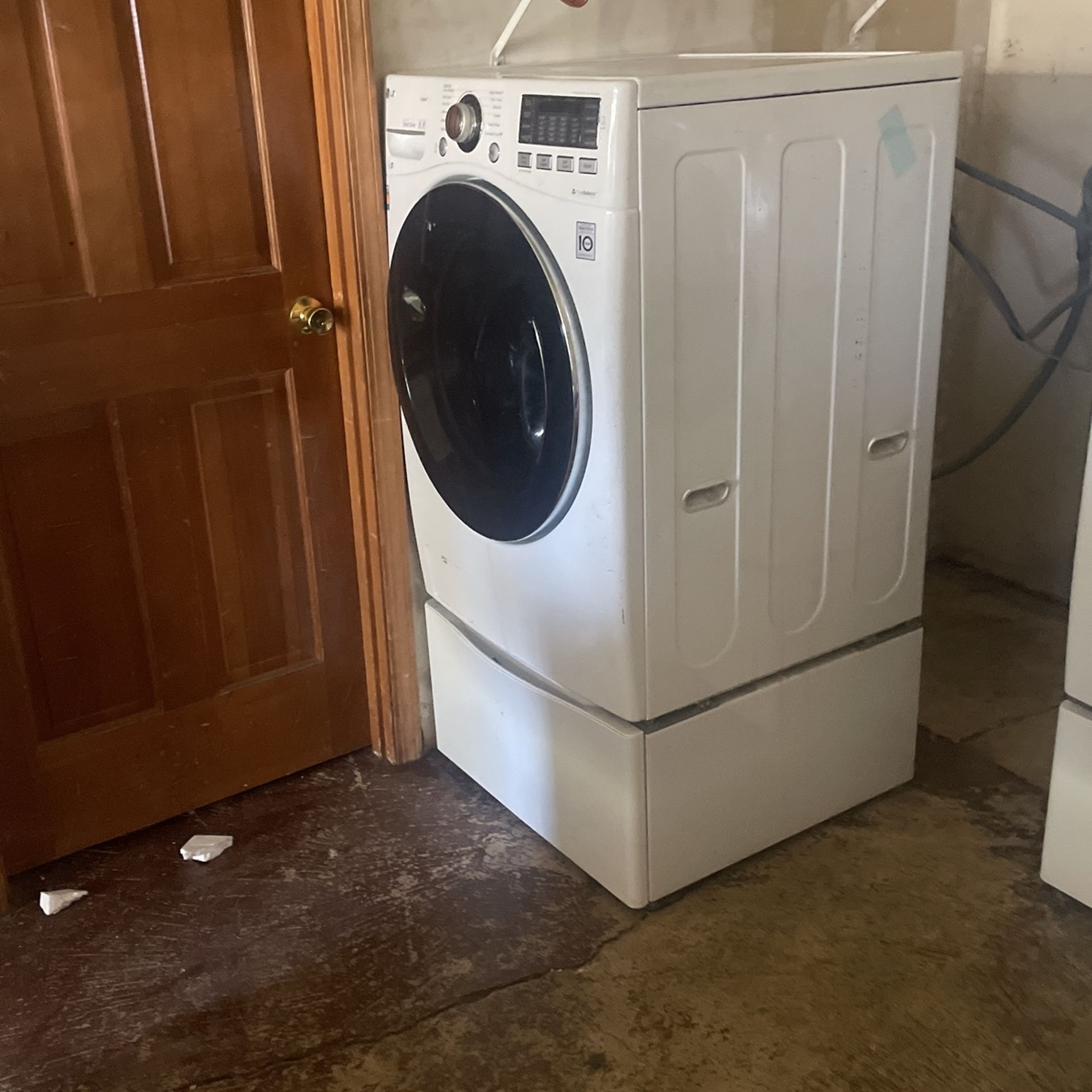 LG washing machine 2014 it does work it just makes a lot of noise and moves a little bit $25