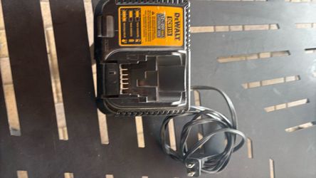 DEWALT DCB115 Battery Charger