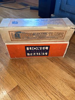 TWO LIONEL STANDARD GAUGE 500 SERIES FREIGHT CARS. 511 LUMBER CAR & 514 VENTILATED REFRIGERATOR CAR