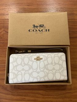 White Women’s Wallet