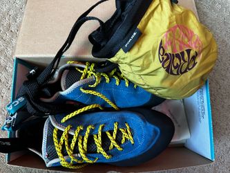 brand new Scarpa climbing shoes 42,  9m, 10w & brand new Prana Chalk bag