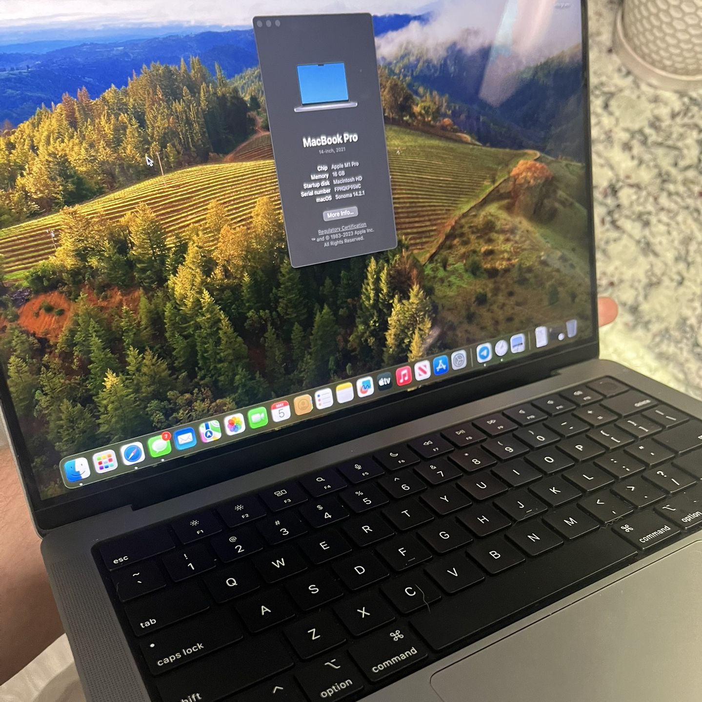 MacBook Pro (2021) 14.2-inch - Apple M1 Pro 10-core and 14-core GPU - 16GB RAM - SSD 500GB