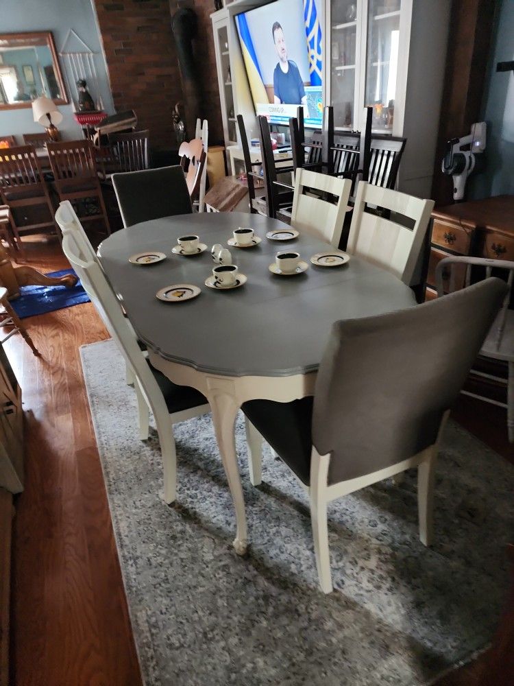Dining Room Table 