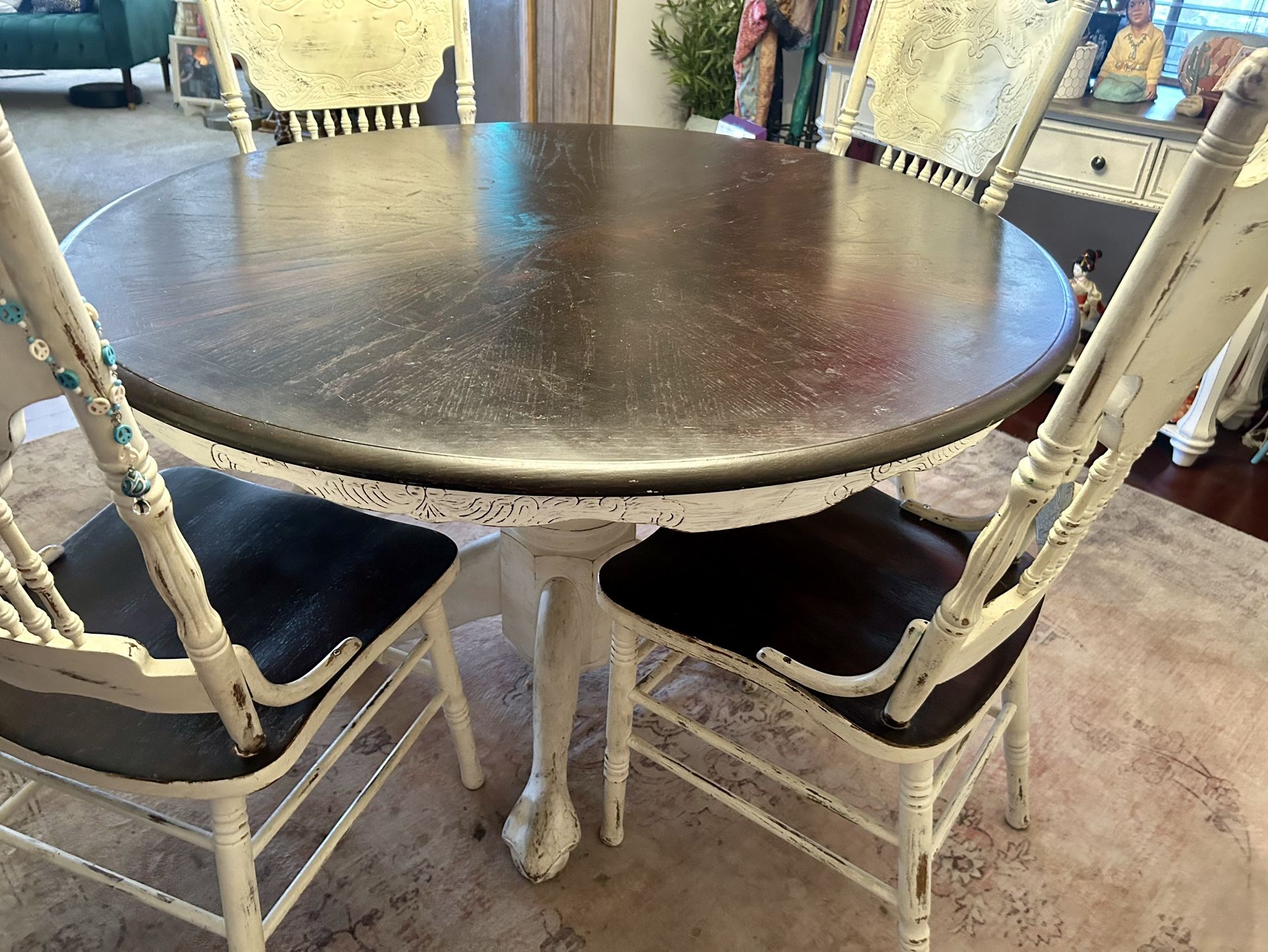 Dining room Table & 4 Matching Chairs.