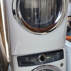 ELECTROLUX WASHER AND DRYER FRONT LOAD 