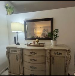Free. Mueble para comedor.