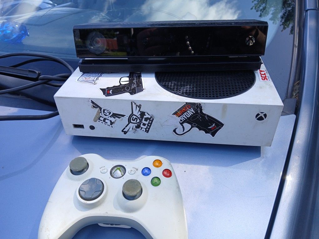 Xbox S With Headphones n One Controller