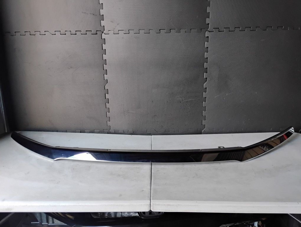 2016 2017 2018 Honda Pilot Front Bumper Upper Grille Molding Trim Oem