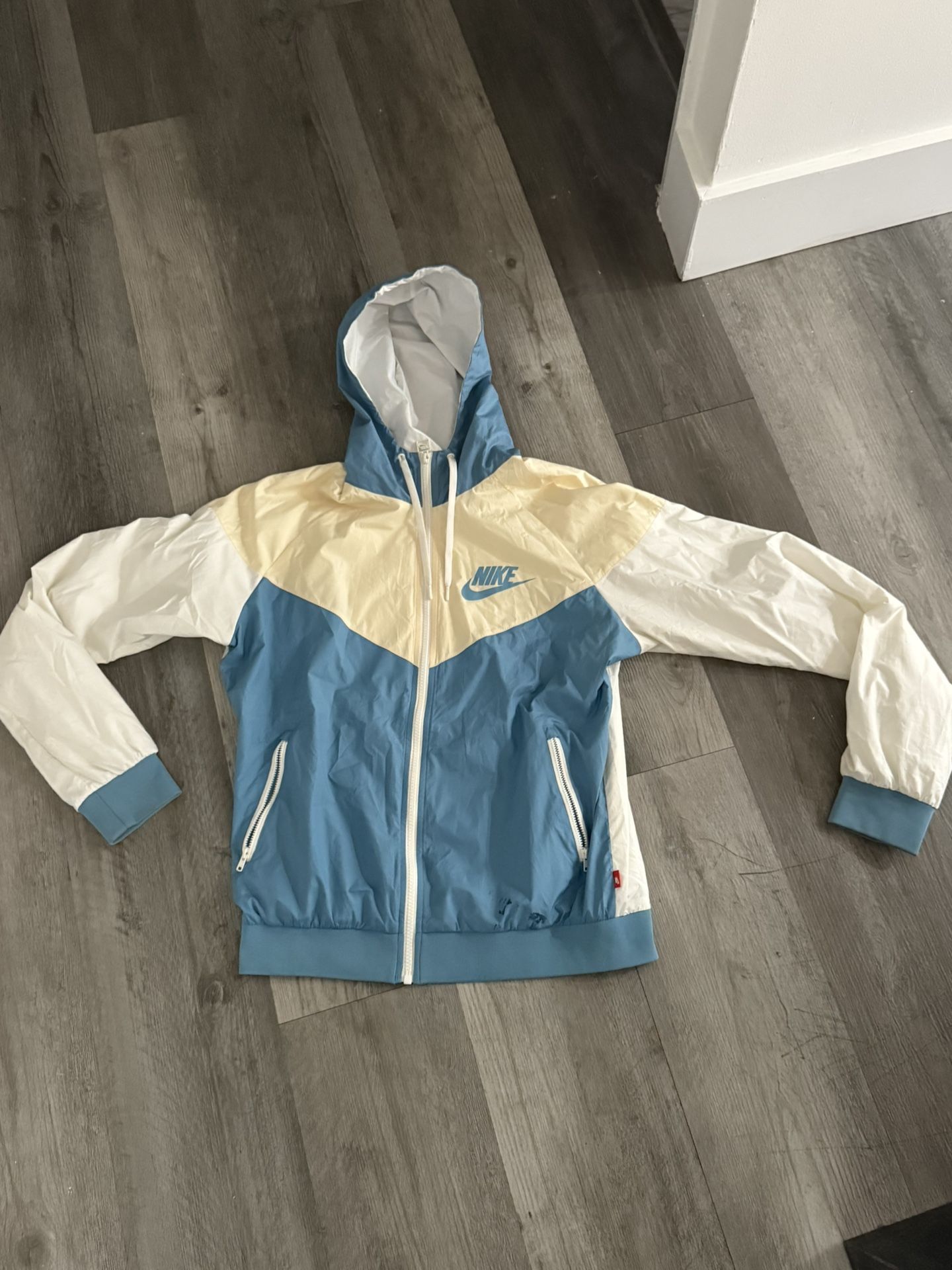 Women’s Nike windbreaker
