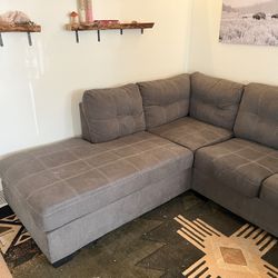 Sectional Couch With Queen/full Pull Out