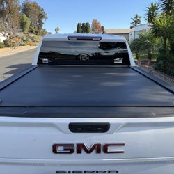 Retrax Rectractable Tonneau Cover Sierra/Silverado 2021+ 5.8ft Bed