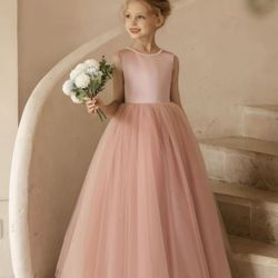 New Beautiful Girls Size 12 Formal Peach dress With Pearls 