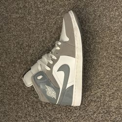 JORDAN 1 Mid SE