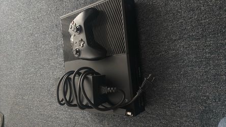 Xbox one w/ controller