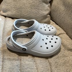 Womens Crocs Size 8 Or Men’s Size 6
