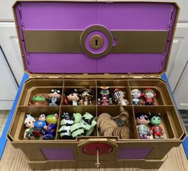 RYANS World Treasure Chest with Figures Coins Keys