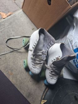 Roller skates size 7