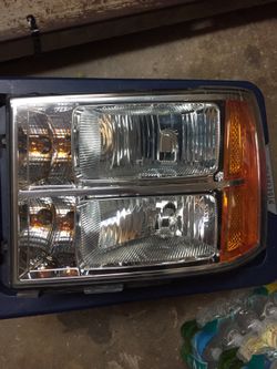 2009 GMC R headlight OEM
