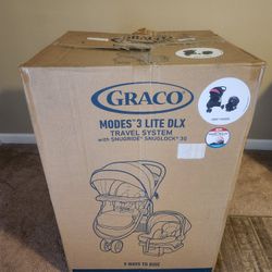 GRACO
Modes™ 3 Lite DLX Travel System with SnugRide