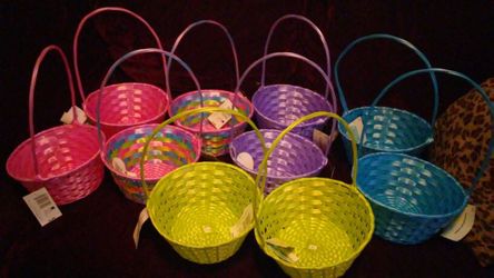 10 Plastic Easter Baskets