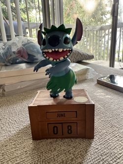 Disney Hula Bobblehead Stitch Calendar