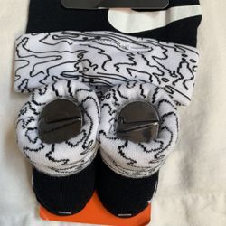 Nike Infant 2-Piece Set Of Hat And Booties Black/ White Size 0-6m 