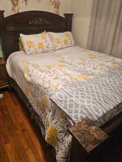 Complete queen frame and matress