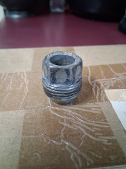 Chevy/GMC Lug Nuts M14x1.5