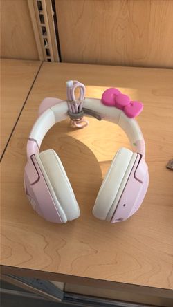 Hello Kitty Edition Wireless Headphones