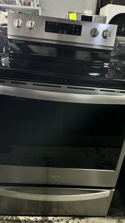 Whirlpool 30-inch Freestanding Electric Range | Total Oven Capacity: 6.4 cubic feet