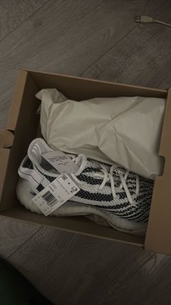 Adidas Yeezy Boost 350 V2 Sneakers zebra