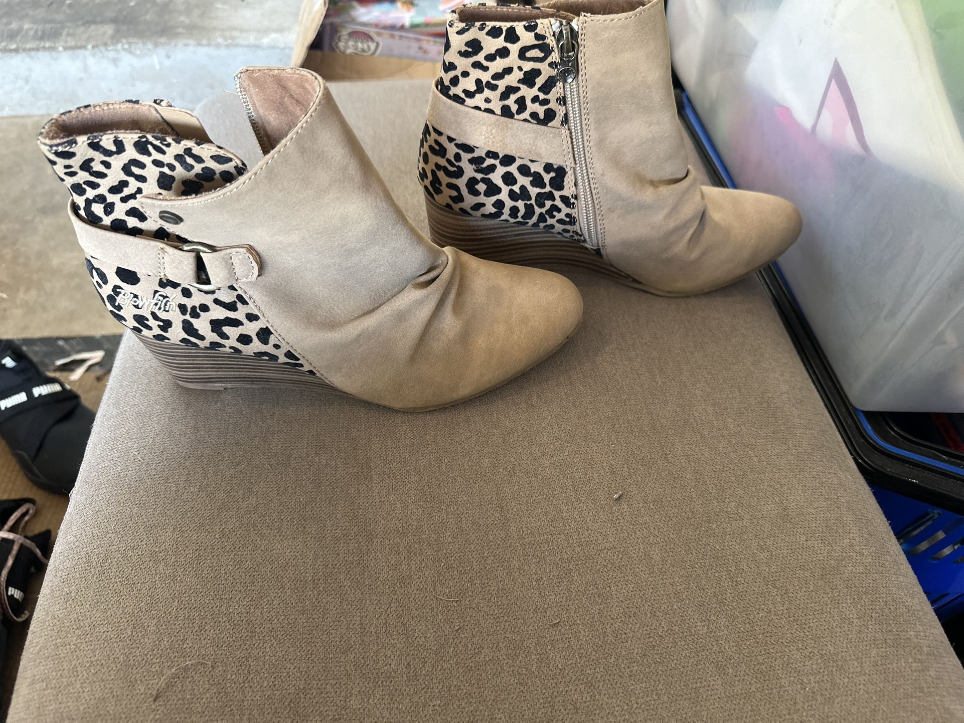 Blowfish Malibu, Cheetah Woman Shoe 8 1/2