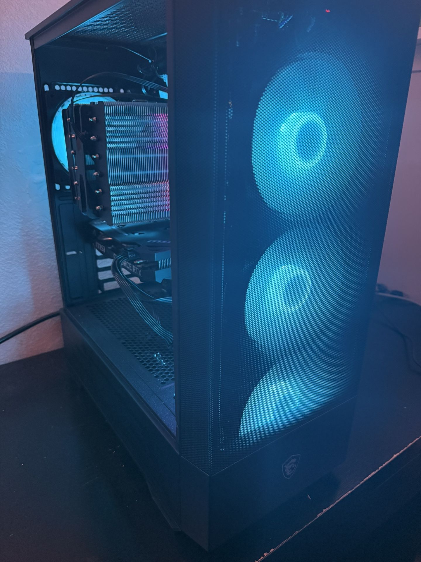 Gaming PC / RTX 4060 / Ryzen 7 7700 / 32GB